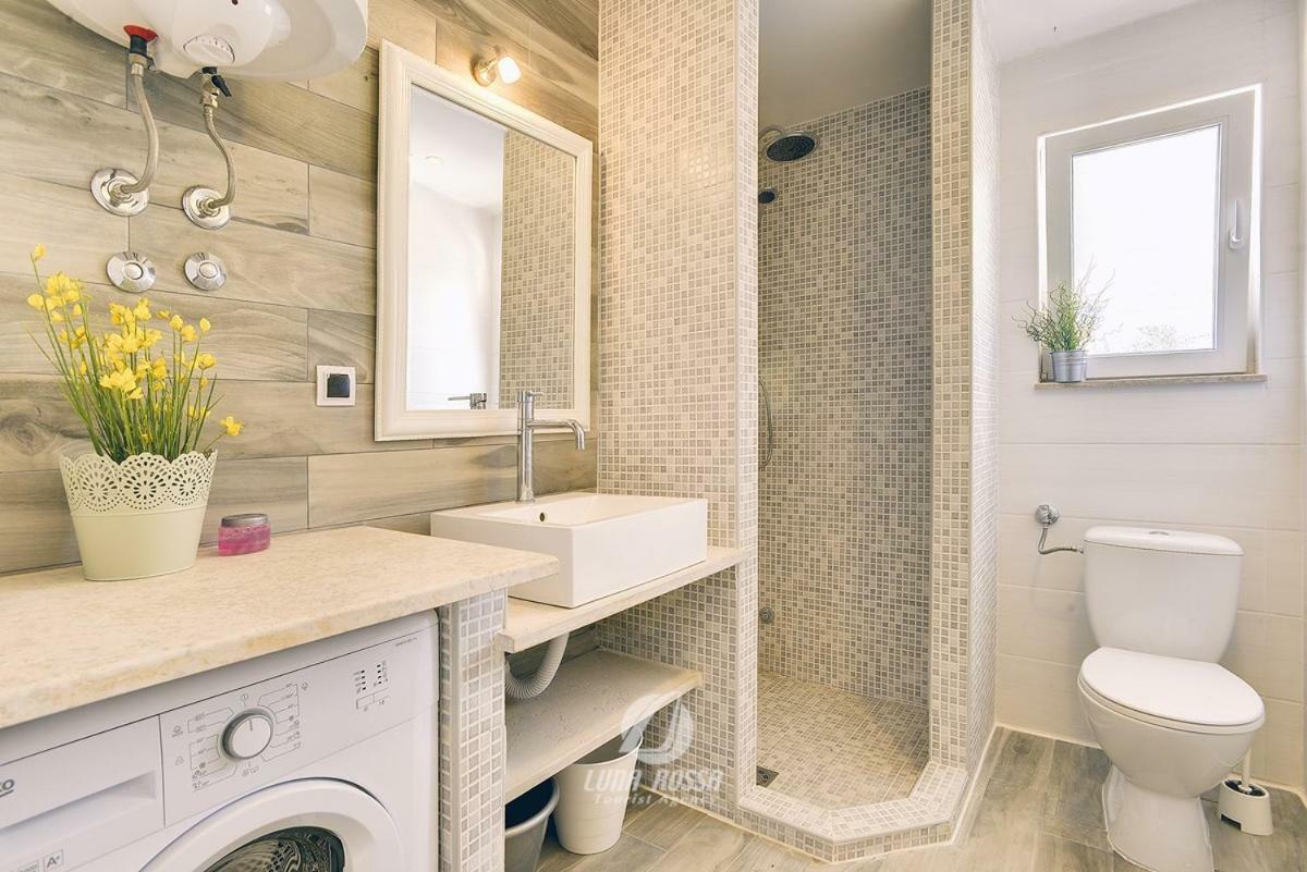 פרוי Villa Emily מראה חיצוני תמונה