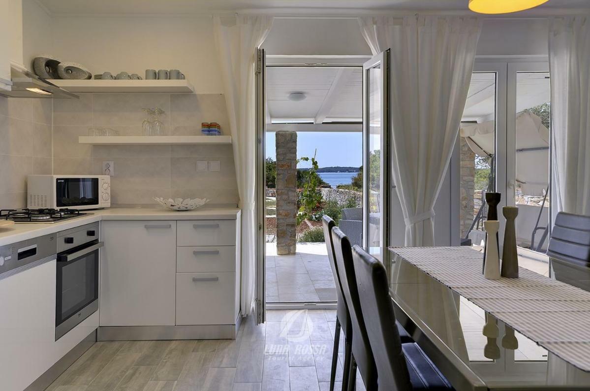 פרוי Villa Emily מראה חיצוני תמונה