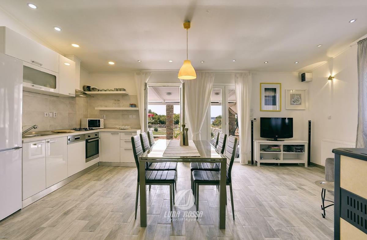 פרוי Villa Emily מראה חיצוני תמונה