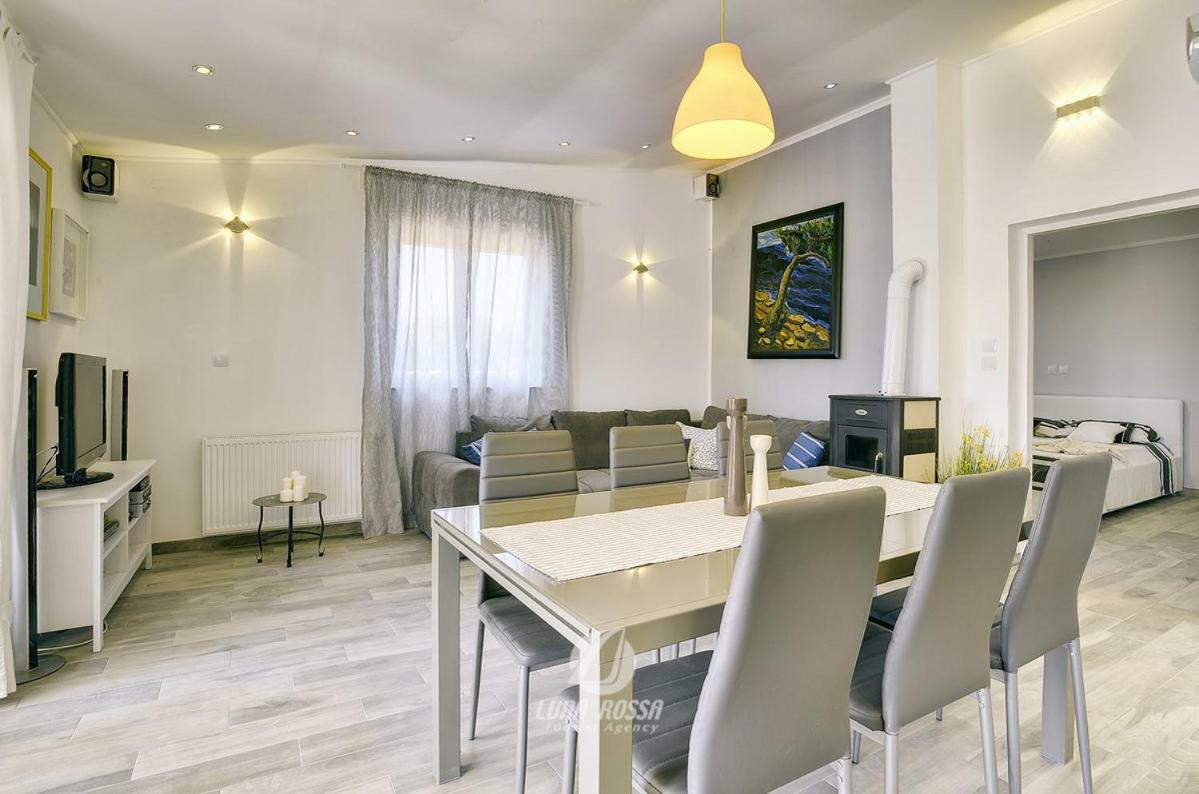 פרוי Villa Emily מראה חיצוני תמונה